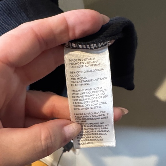 Tommy Hilfiger Black T-Shirt with Logo Patch - Picture 4 of 5